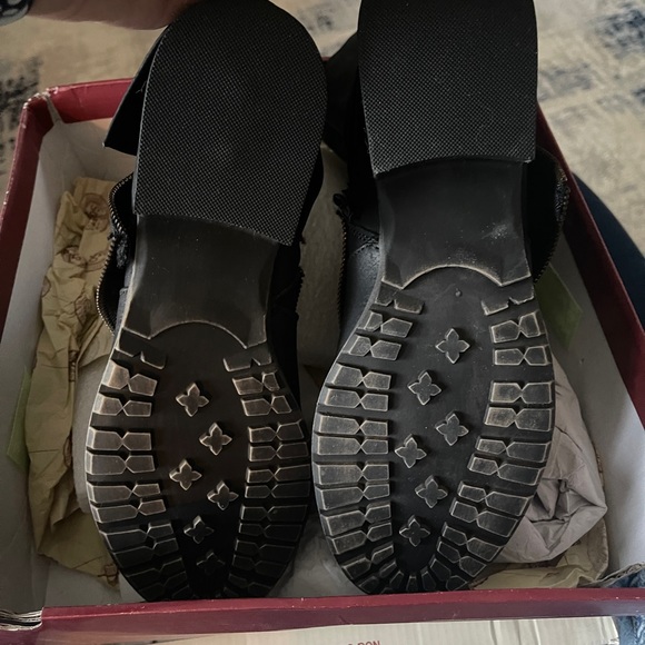 Ladies black ankle boots, never worn - Picture 4 of 5
